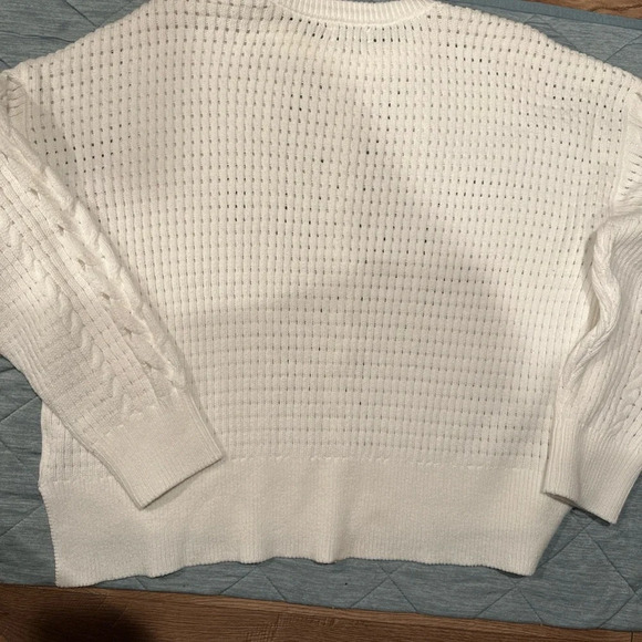 ON-34TH SWEATHER WOMENS
WHITE 3X 60%COTTON - Picture 9 of 10